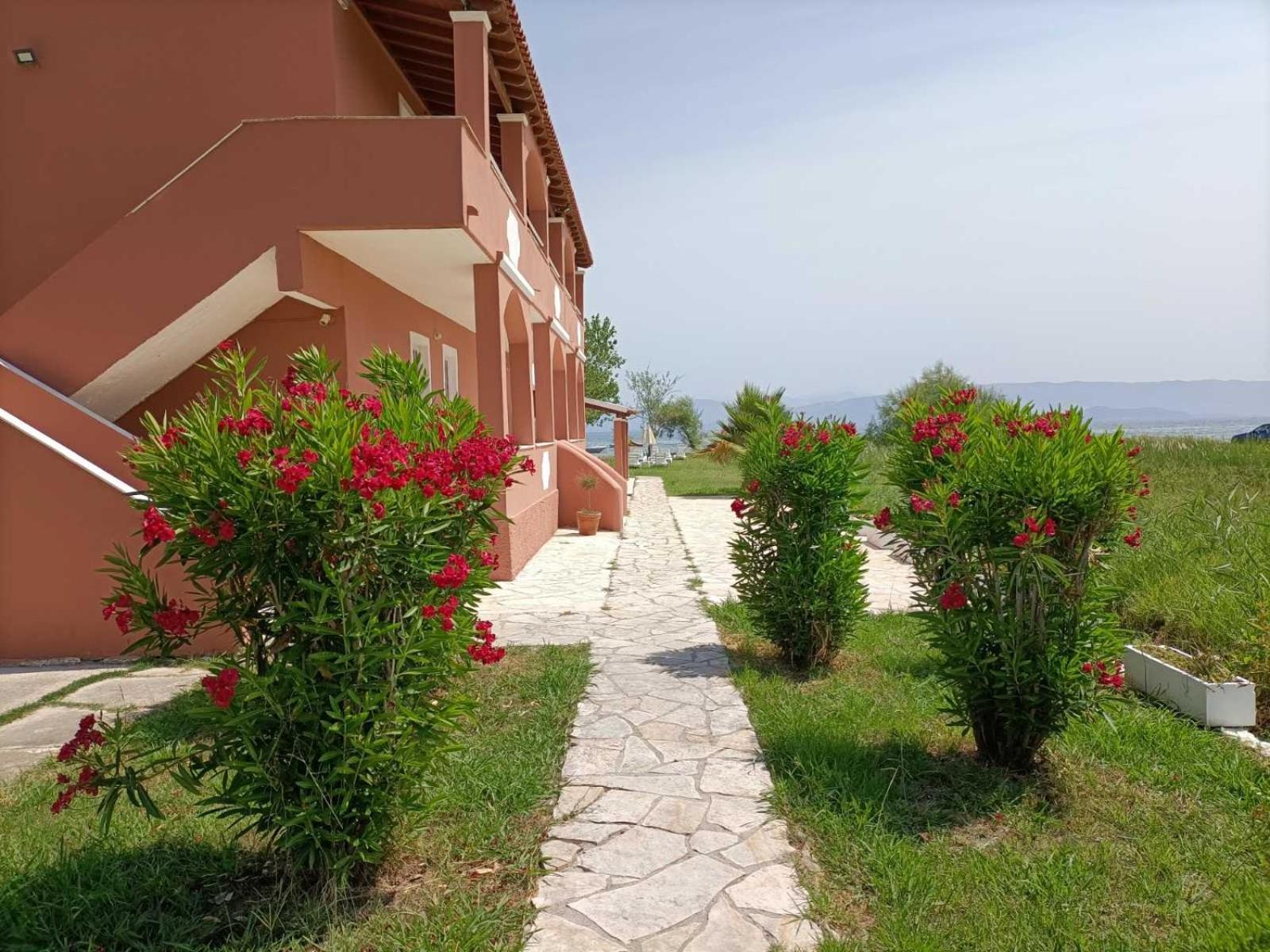Melador Beachfront Apartments Kávos Exteriör bild